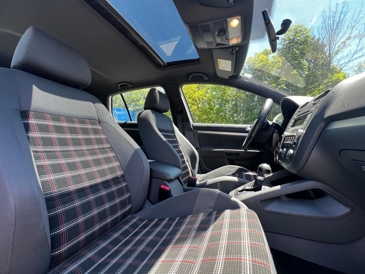 2009 Volkswagen GTI 4dr HB DSG Photo