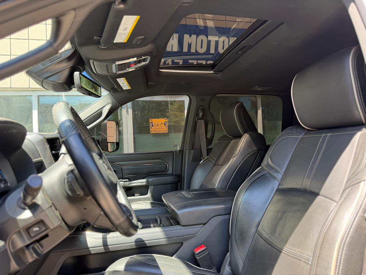 2022 RAM 3500 Limited 4x4 Dually Crew Cab 8' Box Photo