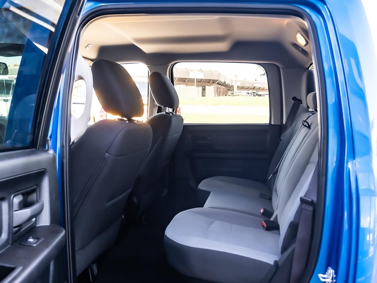 2021 RAM 1500 Classic Express 4x4 Crew Cab Photo39