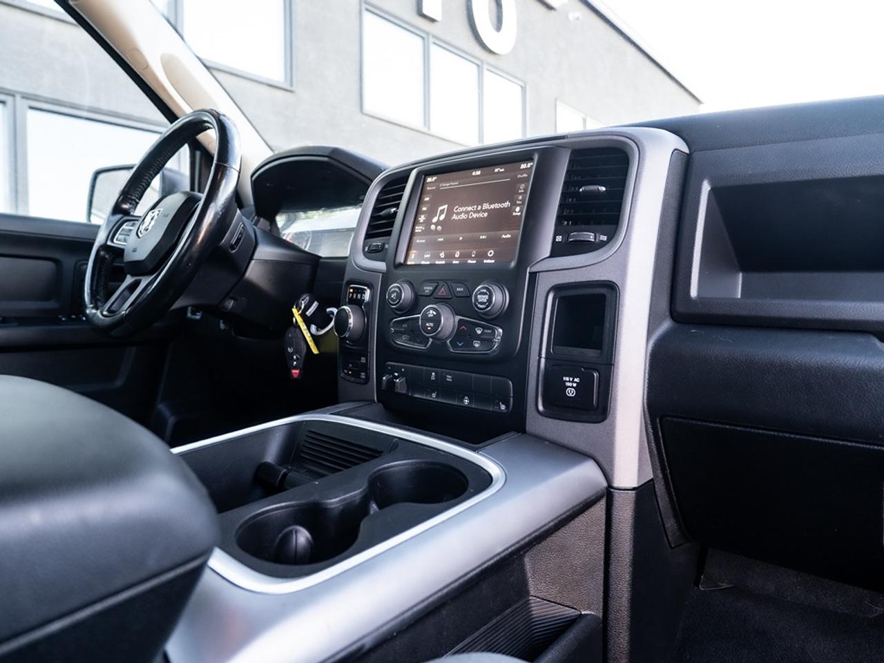 2021 RAM 1500 Classic Express 4x4 Crew Cab Photo43