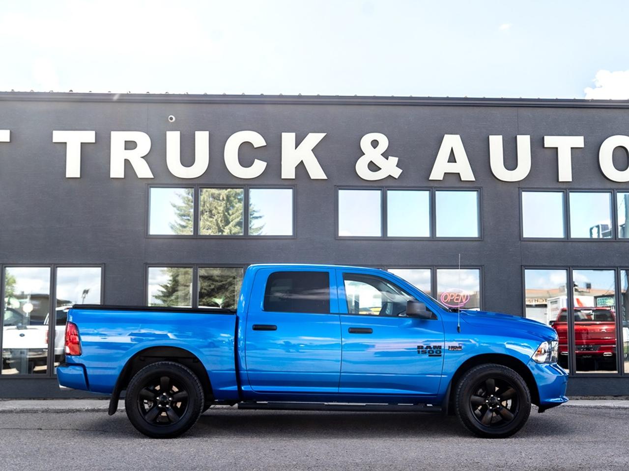 2021 RAM 1500 Classic Express 4x4 Crew Cab Photo26