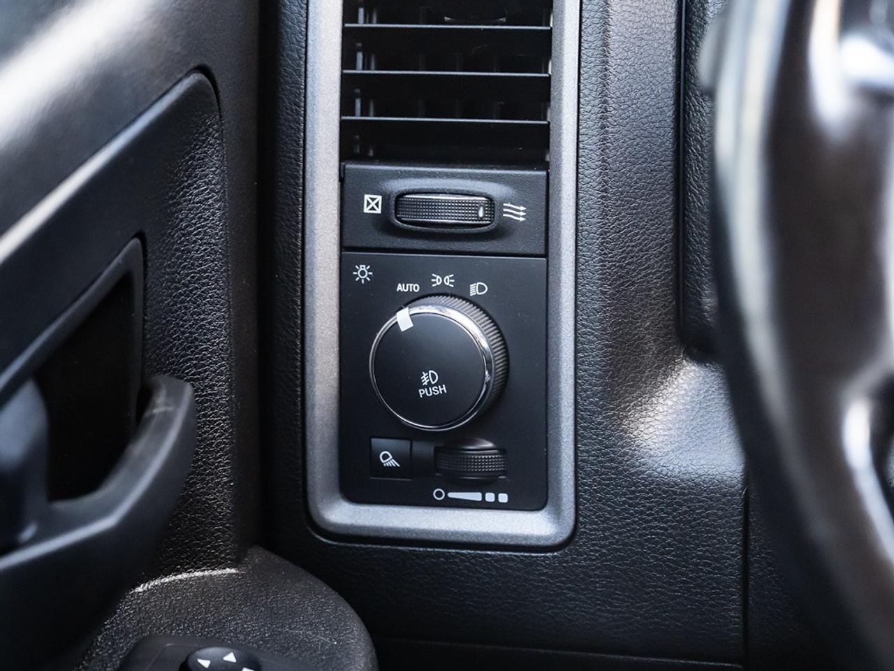 2021 RAM 1500 Classic Express 4x4 Crew Cab Photo33
