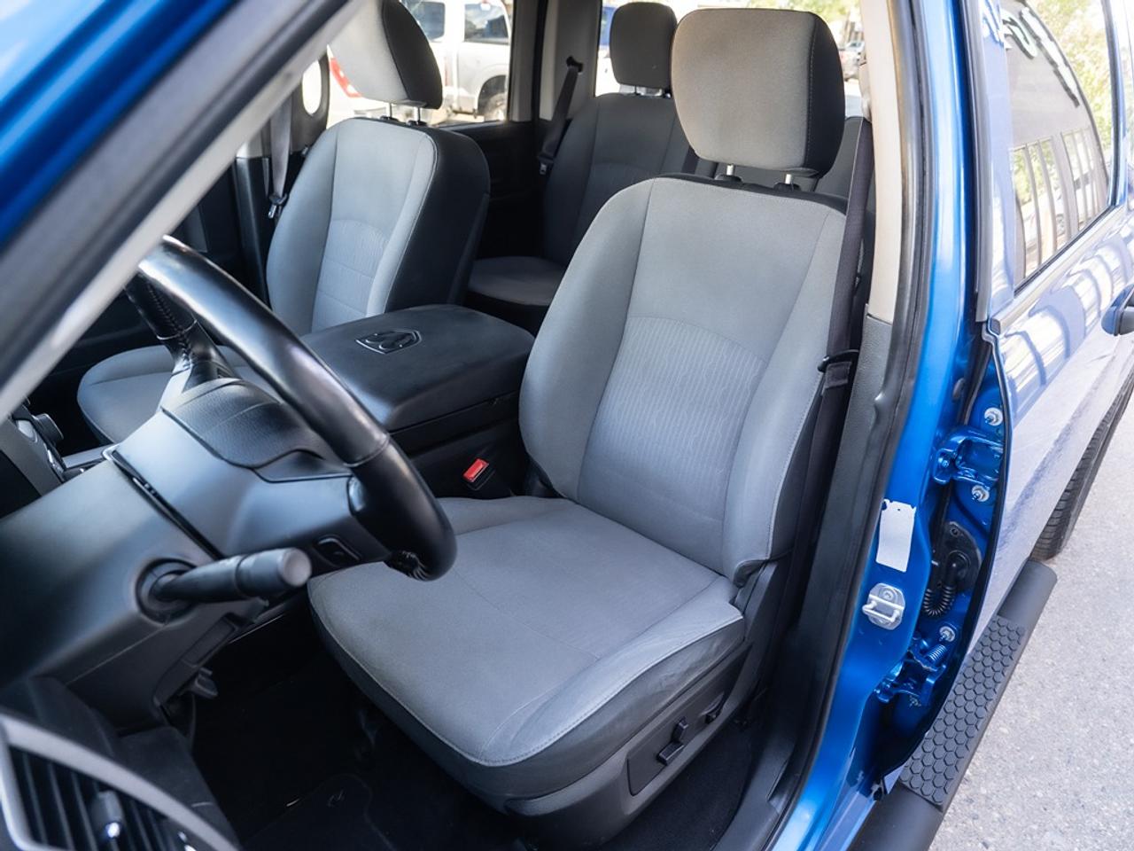 2021 RAM 1500 Classic Express 4x4 Crew Cab Photo40