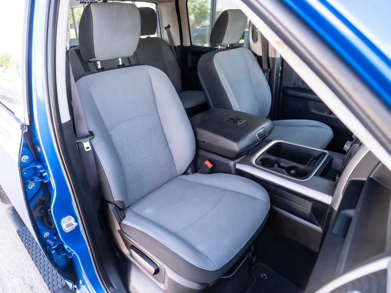 2021 RAM 1500 Classic Express 4x4 Crew Cab Photo42
