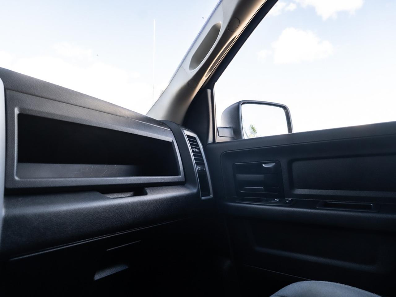 2021 RAM 1500 Classic Express 4x4 Crew Cab Photo36