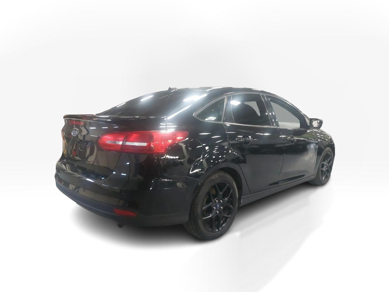 2018 Ford Focus SEL Sedan Photo4