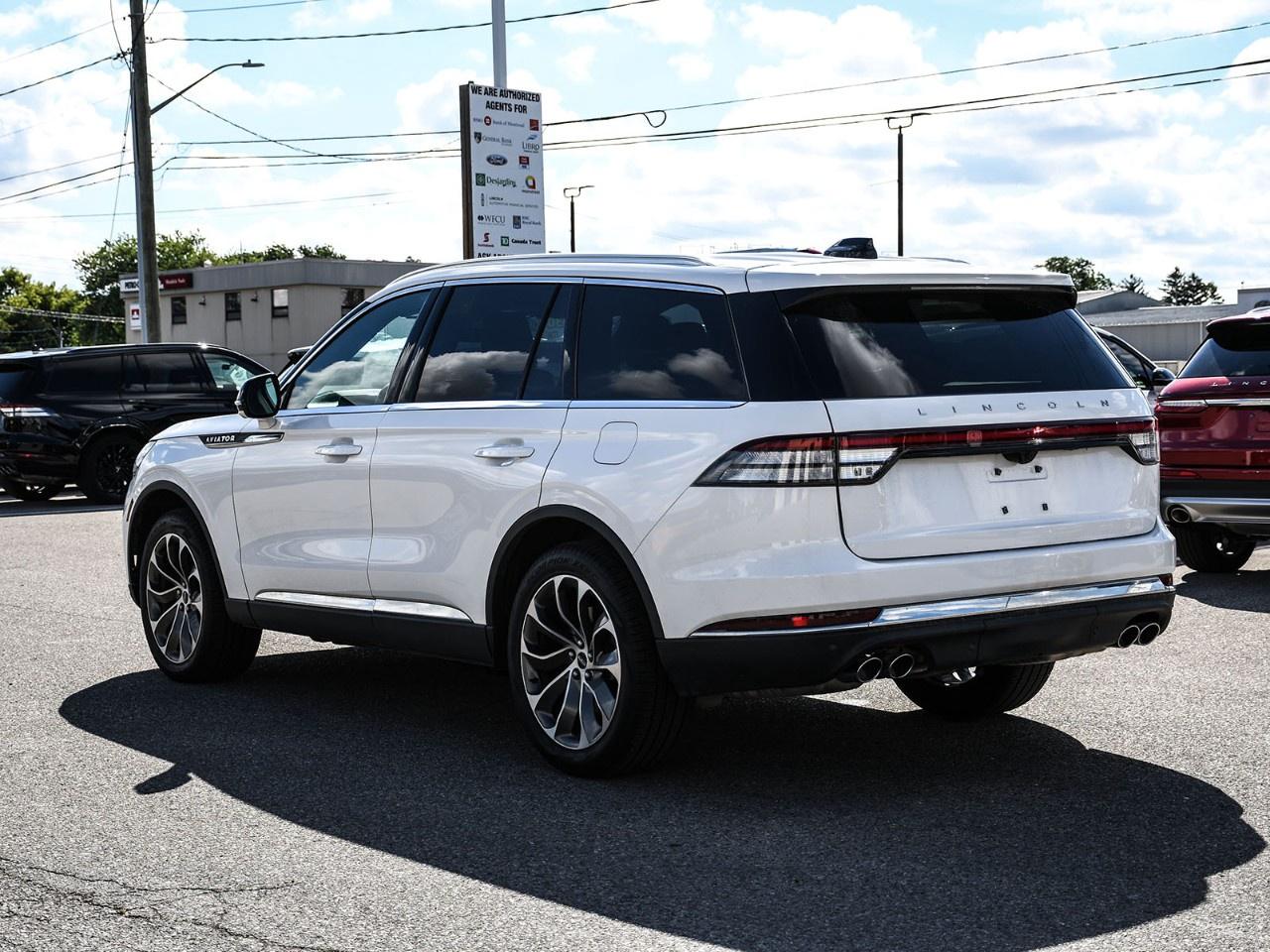 2026 Lincoln Aviator Reserve AWD Photo2