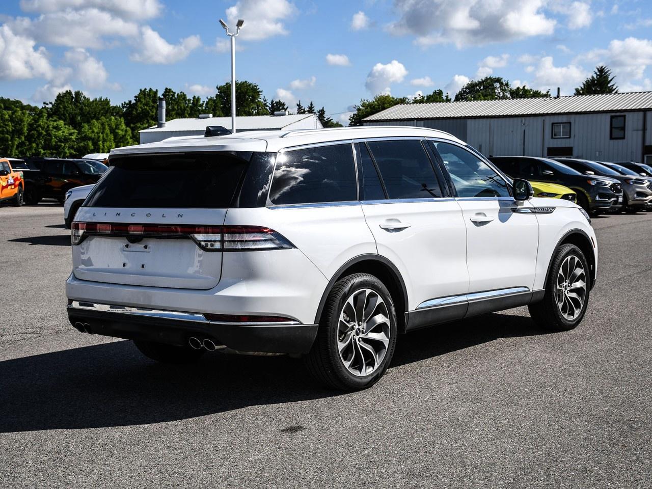 2026 Lincoln Aviator Reserve AWD Photo4