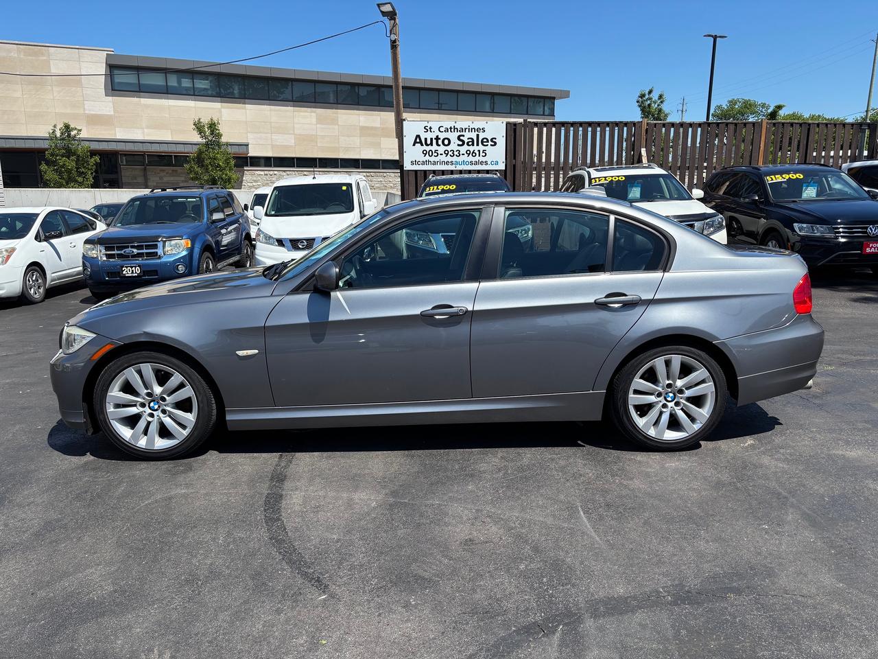 2011 BMW 3 Series 323i Photo1