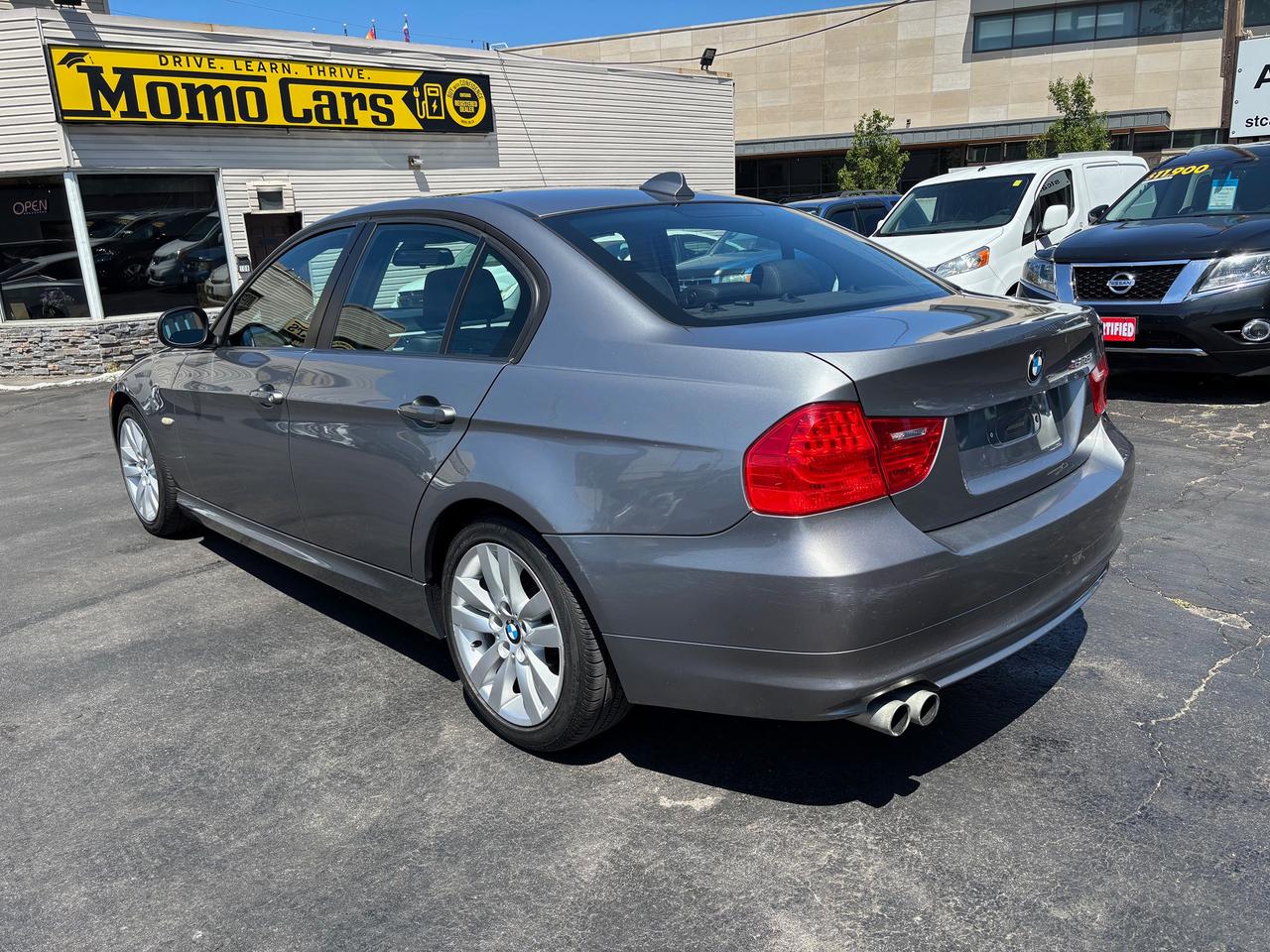 2011 BMW 3 Series 323i Photo2