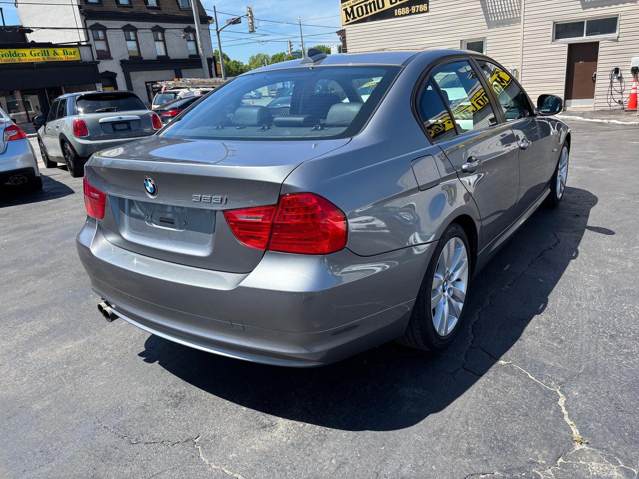 2011 BMW 3 Series 323i Photo