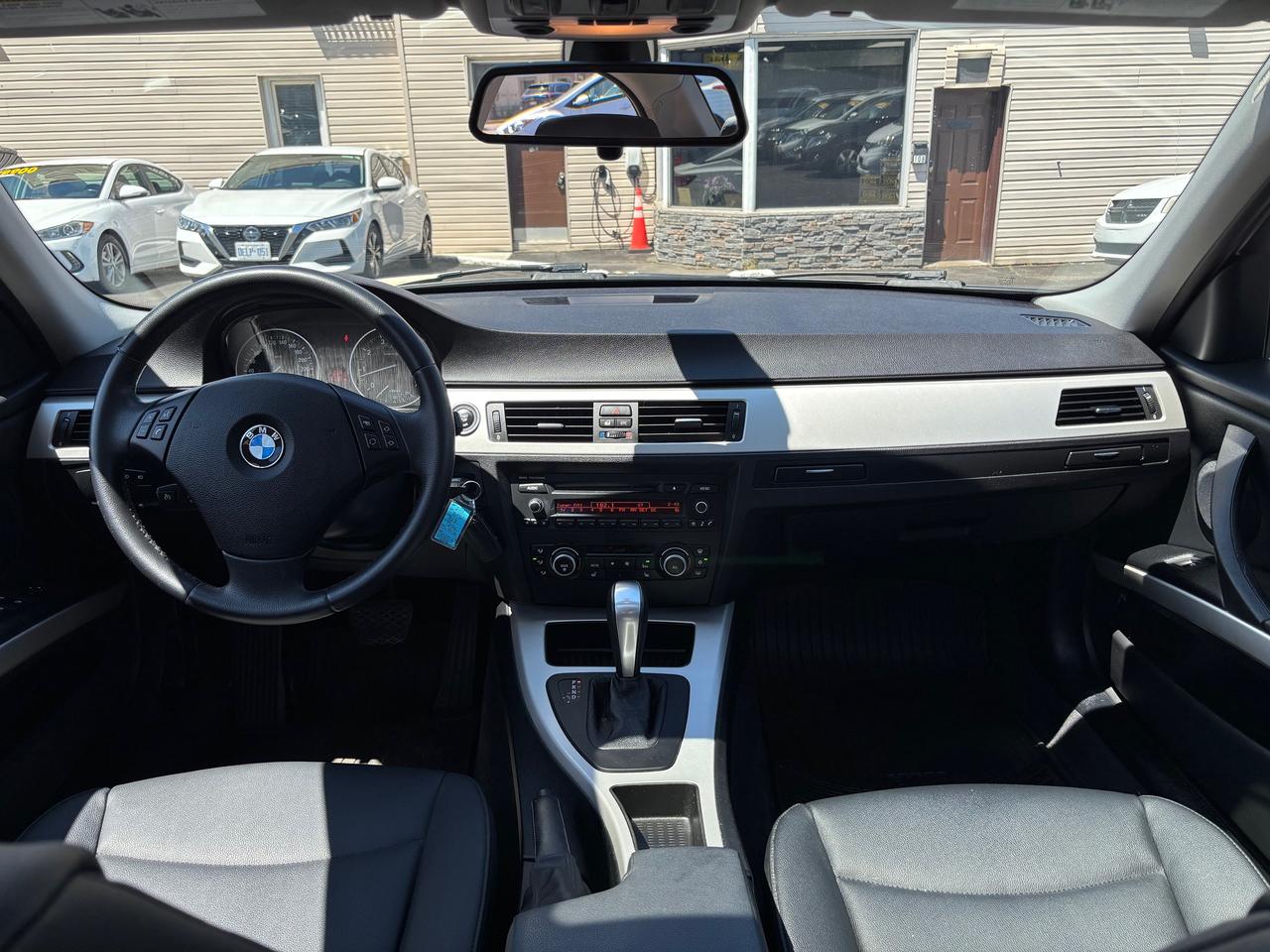 2011 BMW 3 Series 323i Photo