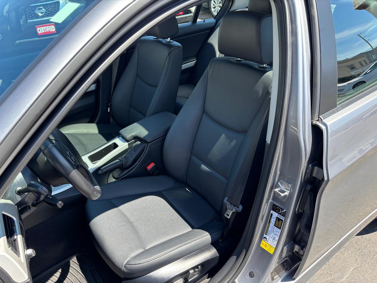 2011 BMW 3 Series 323i Photo