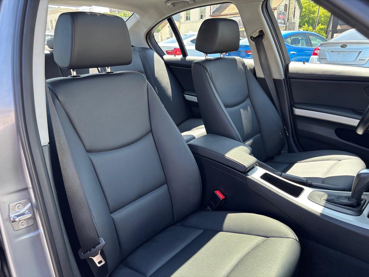 2011 BMW 3 Series 323i Photo