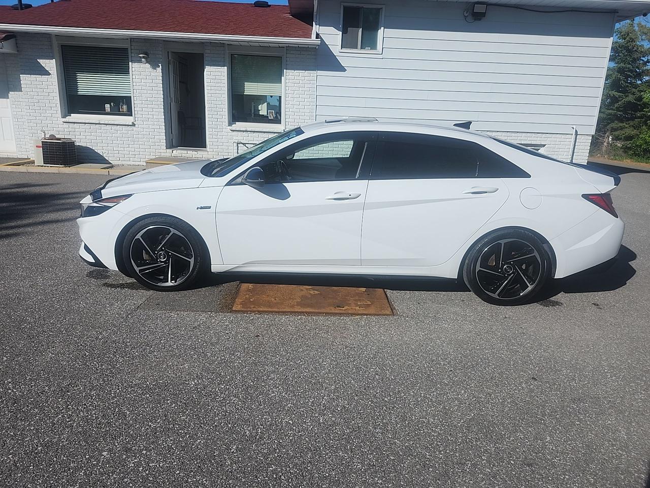 2022 Hyundai Elantra N LINE Photo1