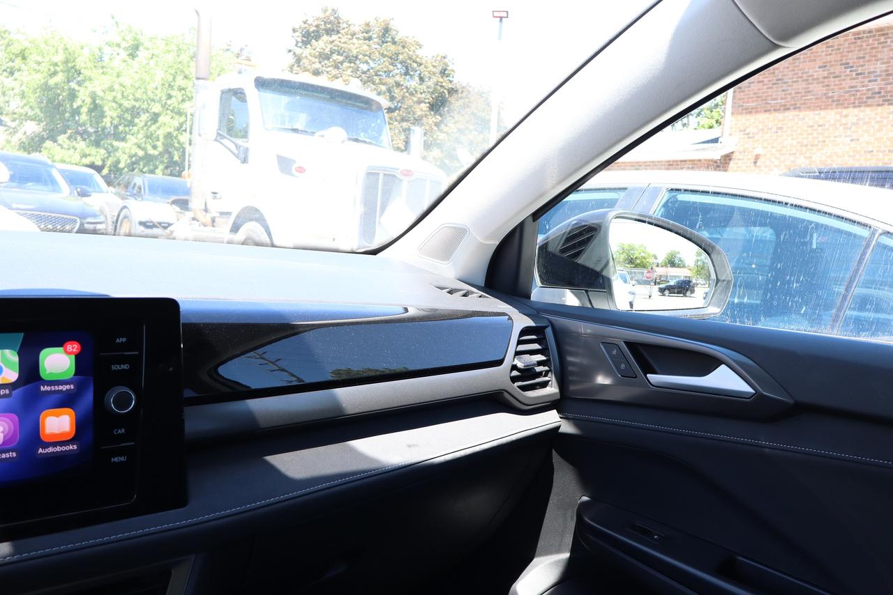2025 Volkswagen Taos Comfortline Black Edition Photo