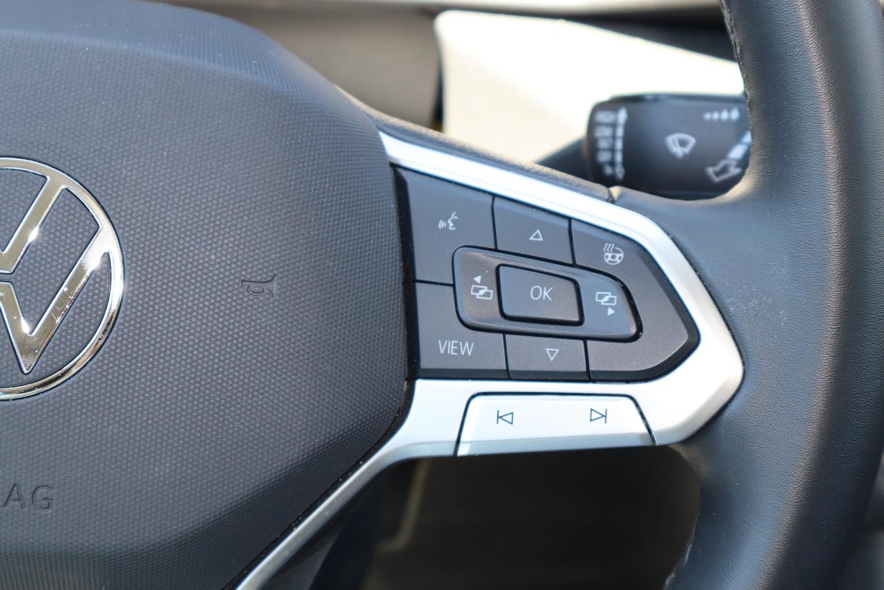 2025 Volkswagen Taos Comfortline Black Edition Photo