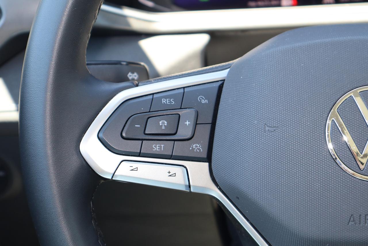 2025 Volkswagen Taos Comfortline Black Edition Photo