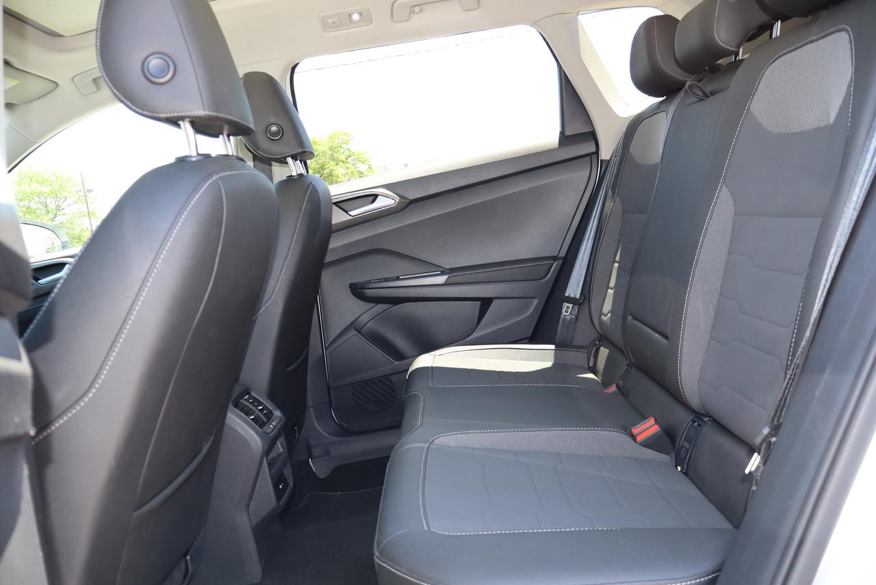 2025 Volkswagen Taos Comfortline Black Edition Photo
