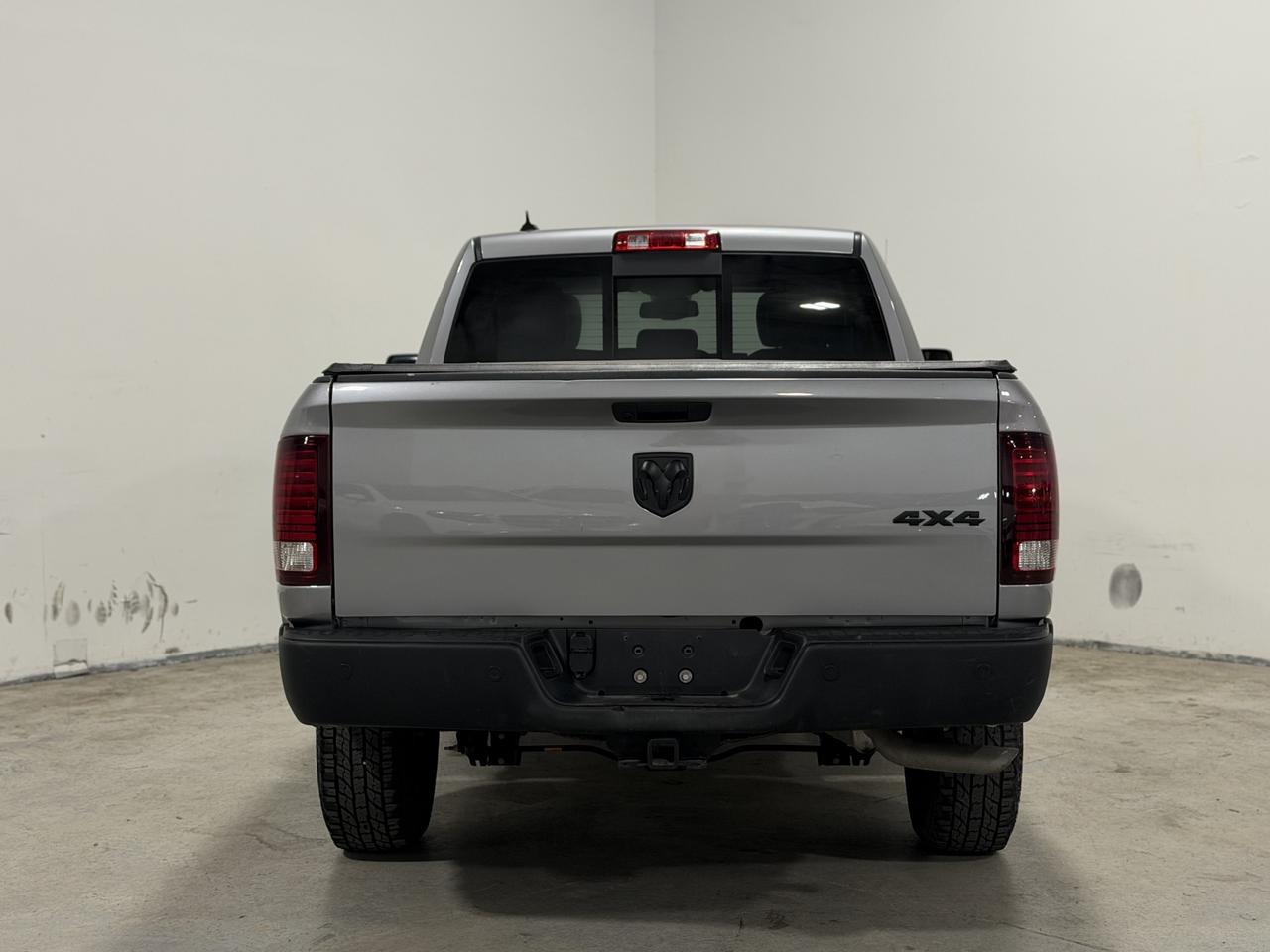 2023 RAM 1500 Classic WARLOCK 4X4 QUAD CAB 6'4" BOX Photo4