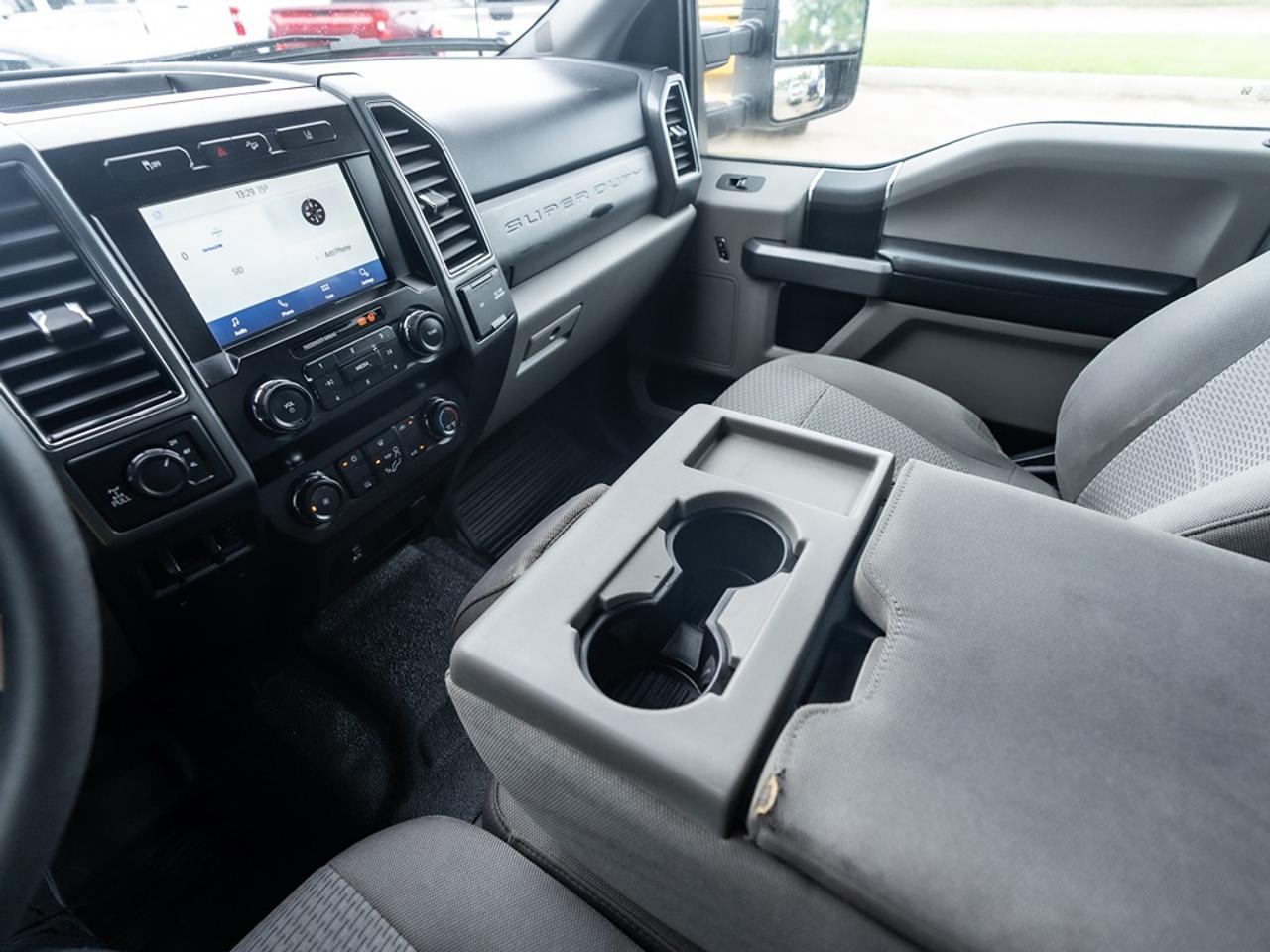 2020 Ford SUPER DUTY F-350 SRW XLT 4WD Crew Cab 8' Flat Deck Photo33