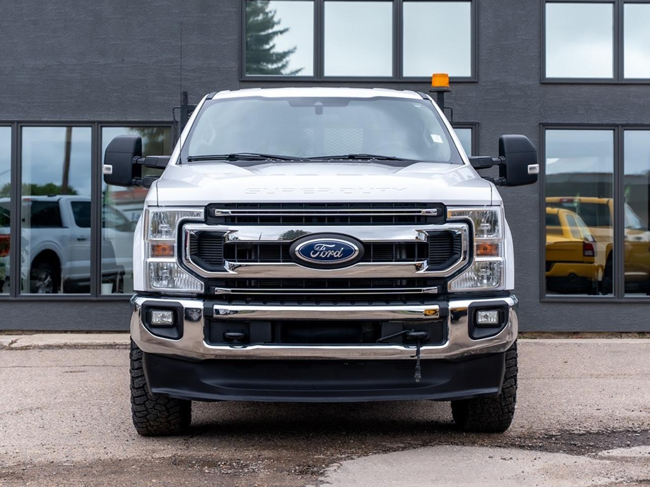 2020 Ford SUPER DUTY F-350 SRW XLT 4WD Crew Cab 8' Flat Deck Photo22