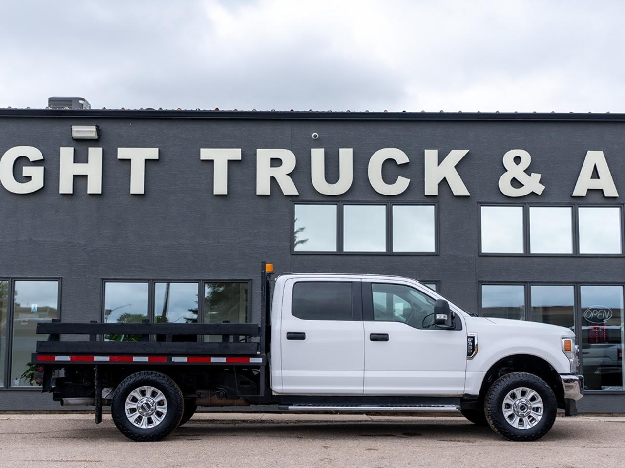 2020 Ford SUPER DUTY F-350 SRW XLT 4WD Crew Cab 8' Flat Deck Photo23