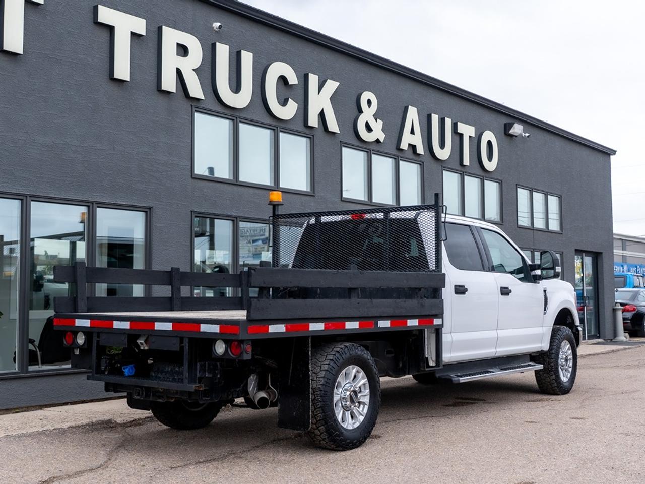 2020 Ford SUPER DUTY F-350 SRW XLT 4WD Crew Cab 8' Flat Deck Photo24