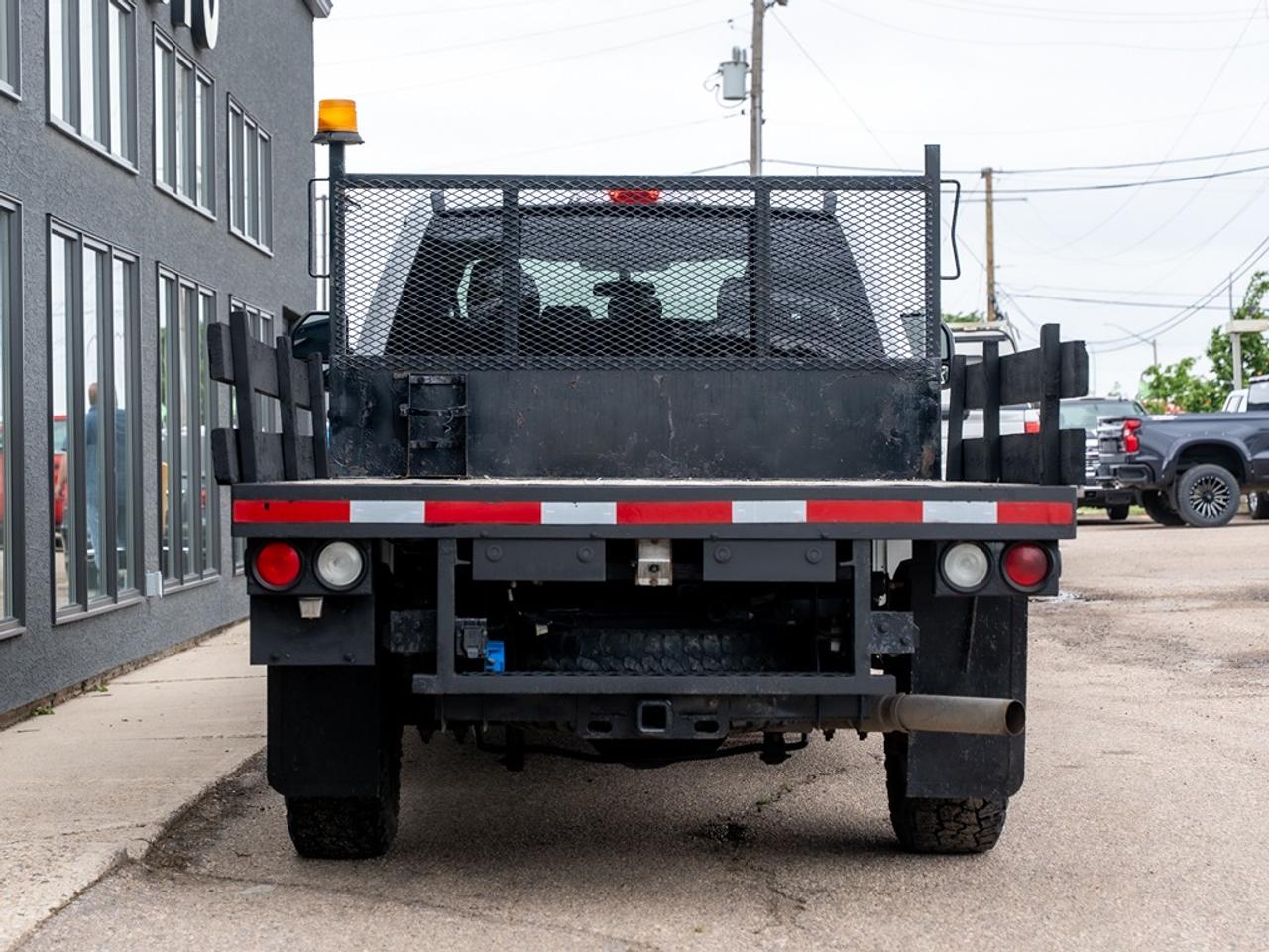 2020 Ford SUPER DUTY F-350 SRW XLT 4WD Crew Cab 8' Flat Deck Photo25