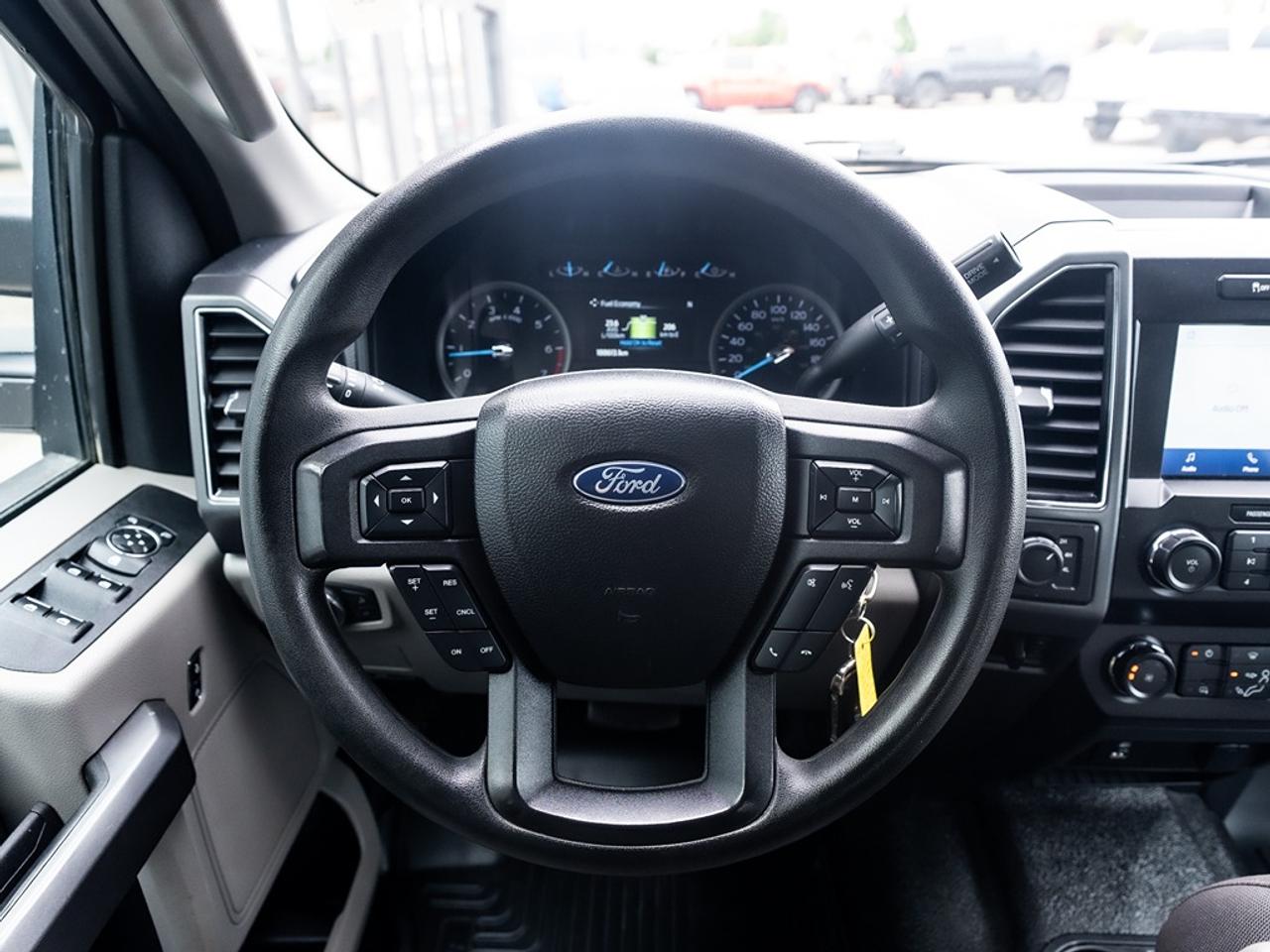 2021 Ford SUPER DUTY F-350 SRW XLT Photo9
