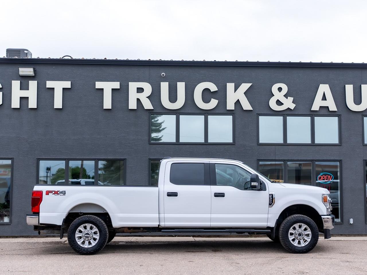2021 Ford SUPER DUTY F-350 SRW XLT Photo4