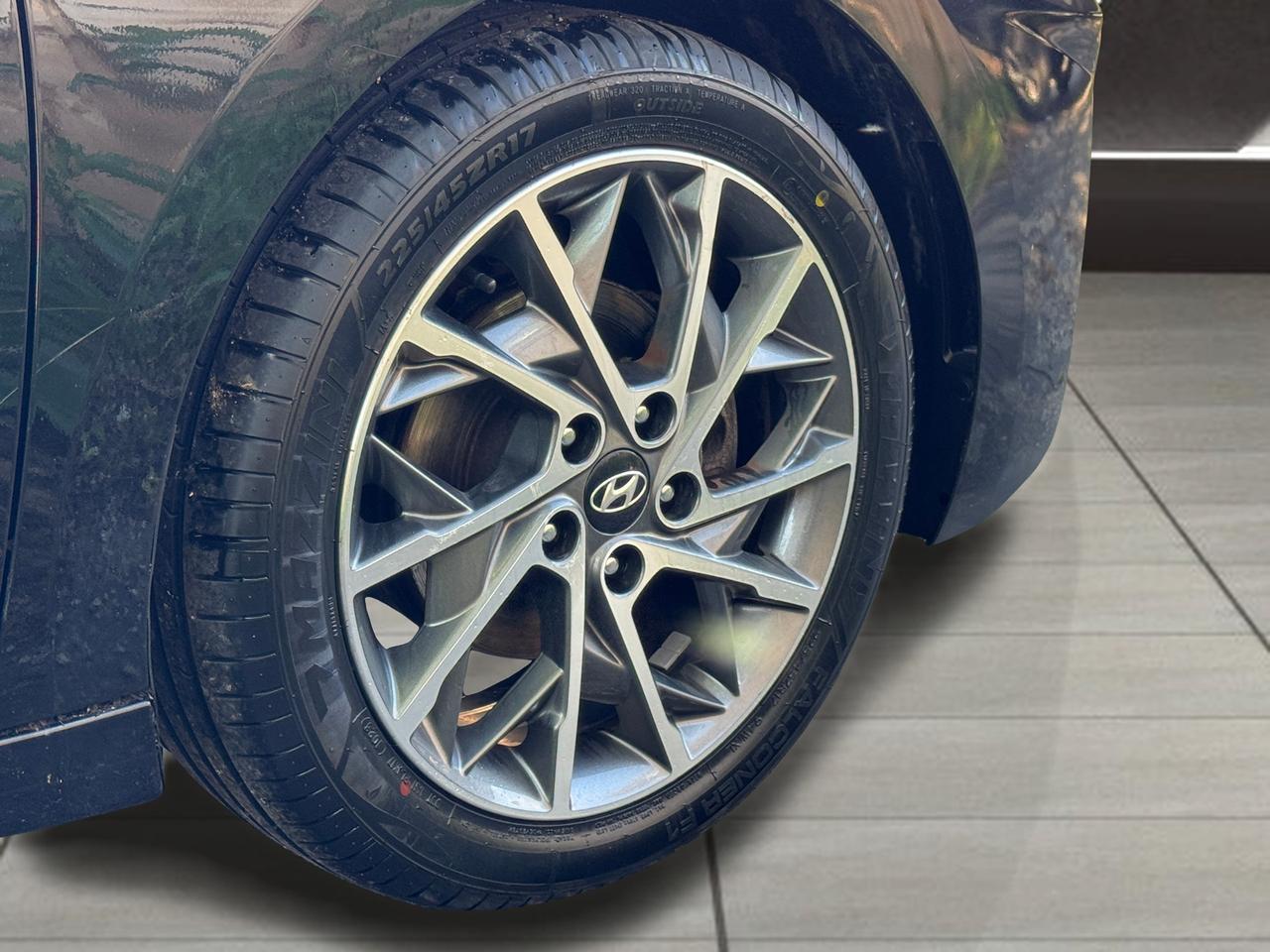 2019 Hyundai Elantra Luxury+CLEAN CARFAX+Leather+Roof Photo