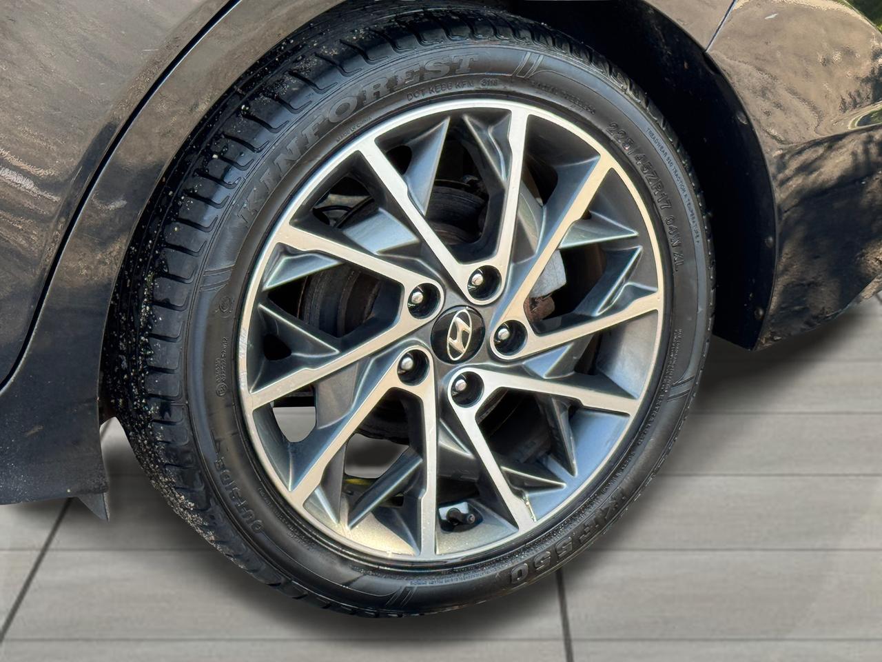 2019 Hyundai Elantra Luxury+CLEAN CARFAX+Leather+Roof Photo