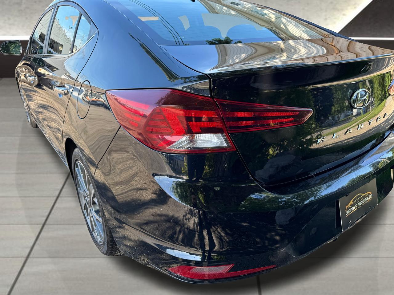 2019 Hyundai Elantra Luxury+CLEAN CARFAX+Leather+Roof Photo