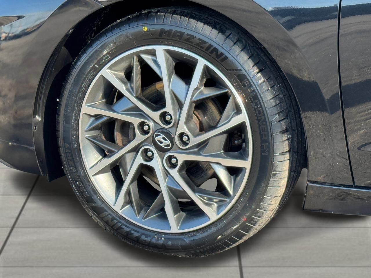 2019 Hyundai Elantra Luxury+CLEAN CARFAX+Leather+Roof Photo