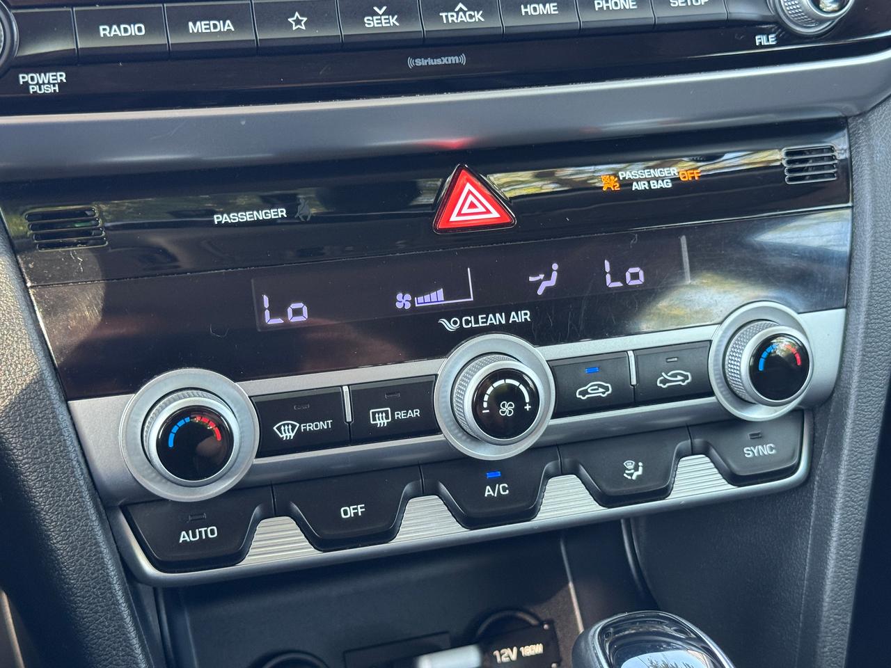 2019 Hyundai Elantra Luxury+CLEAN CARFAX+Leather+Roof Photo