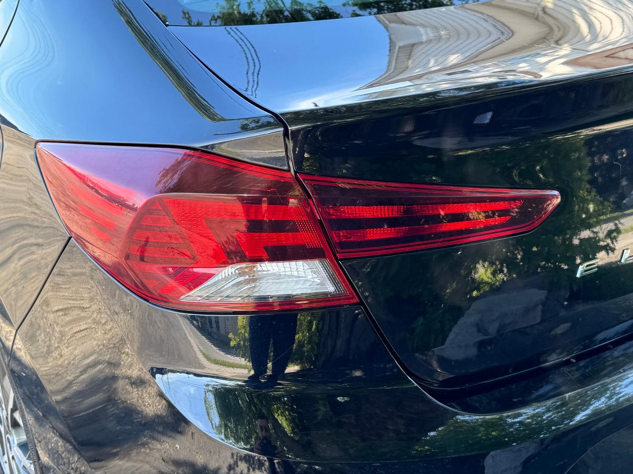 2019 Hyundai Elantra Luxury+CLEAN CARFAX+Leather+Roof Photo