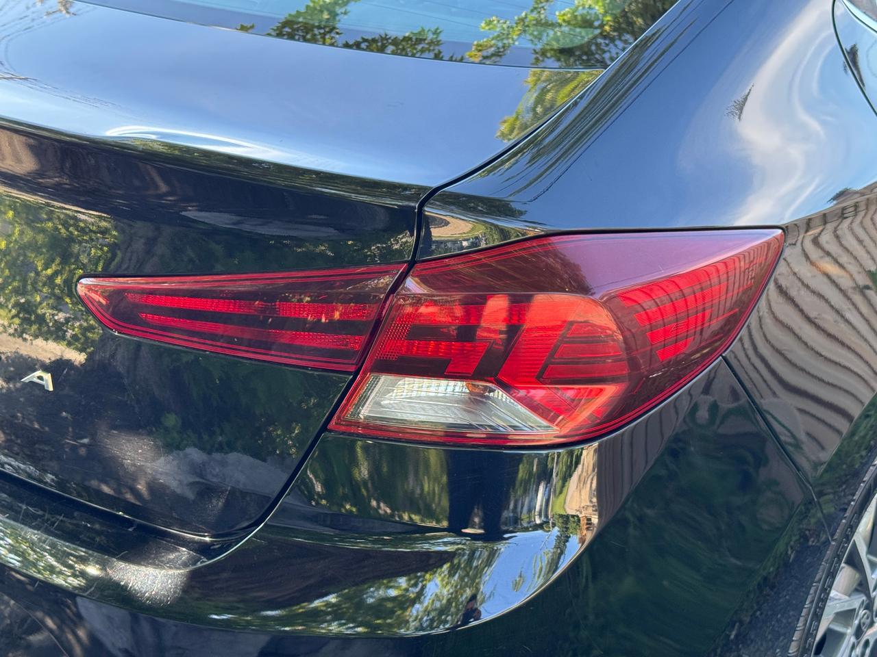 2019 Hyundai Elantra Luxury+CLEAN CARFAX+Leather+Roof Photo