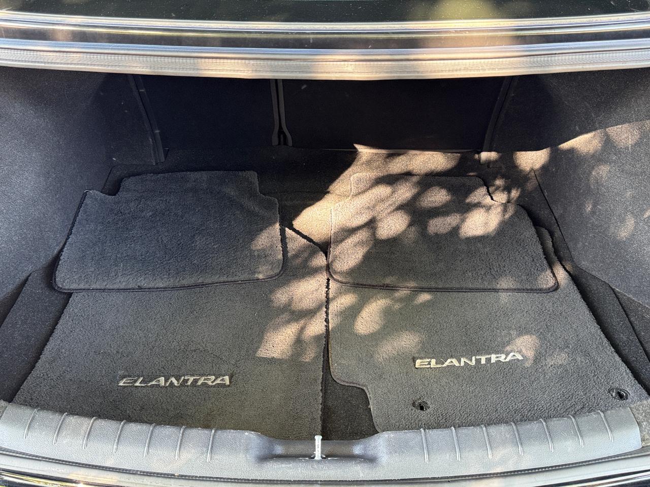 2019 Hyundai Elantra Luxury+CLEAN CARFAX+Leather+Roof Photo