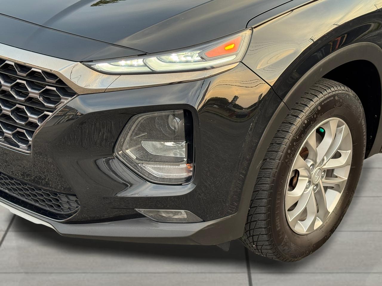 2019 Hyundai Santa Fe AWD w/Safety PKG+CLEAN CARFAX Photo
