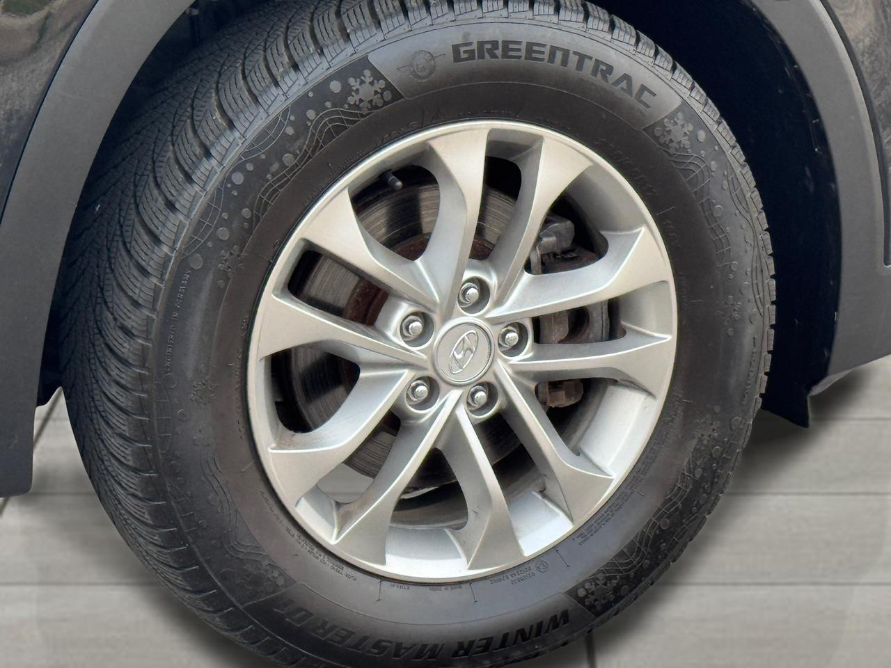 2019 Hyundai Santa Fe AWD w/Safety PKG+CLEAN CARFAX Photo
