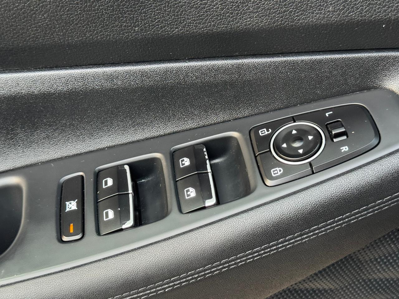 2019 Hyundai Santa Fe AWD w/Safety PKG+CLEAN CARFAX Photo