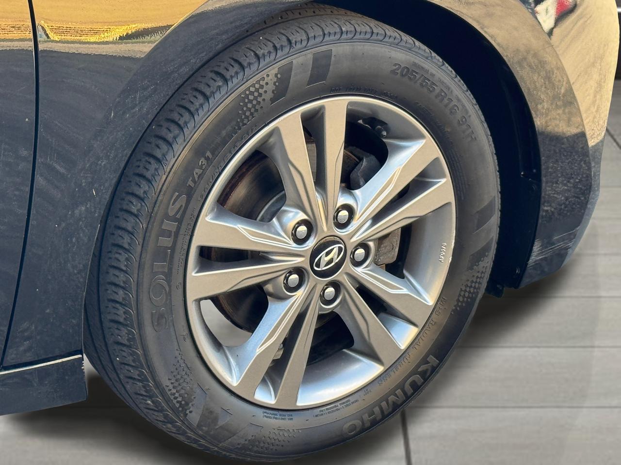2018 Hyundai Elantra GL+New Tires+ACCIDENT FREE+ApplePlay Photo