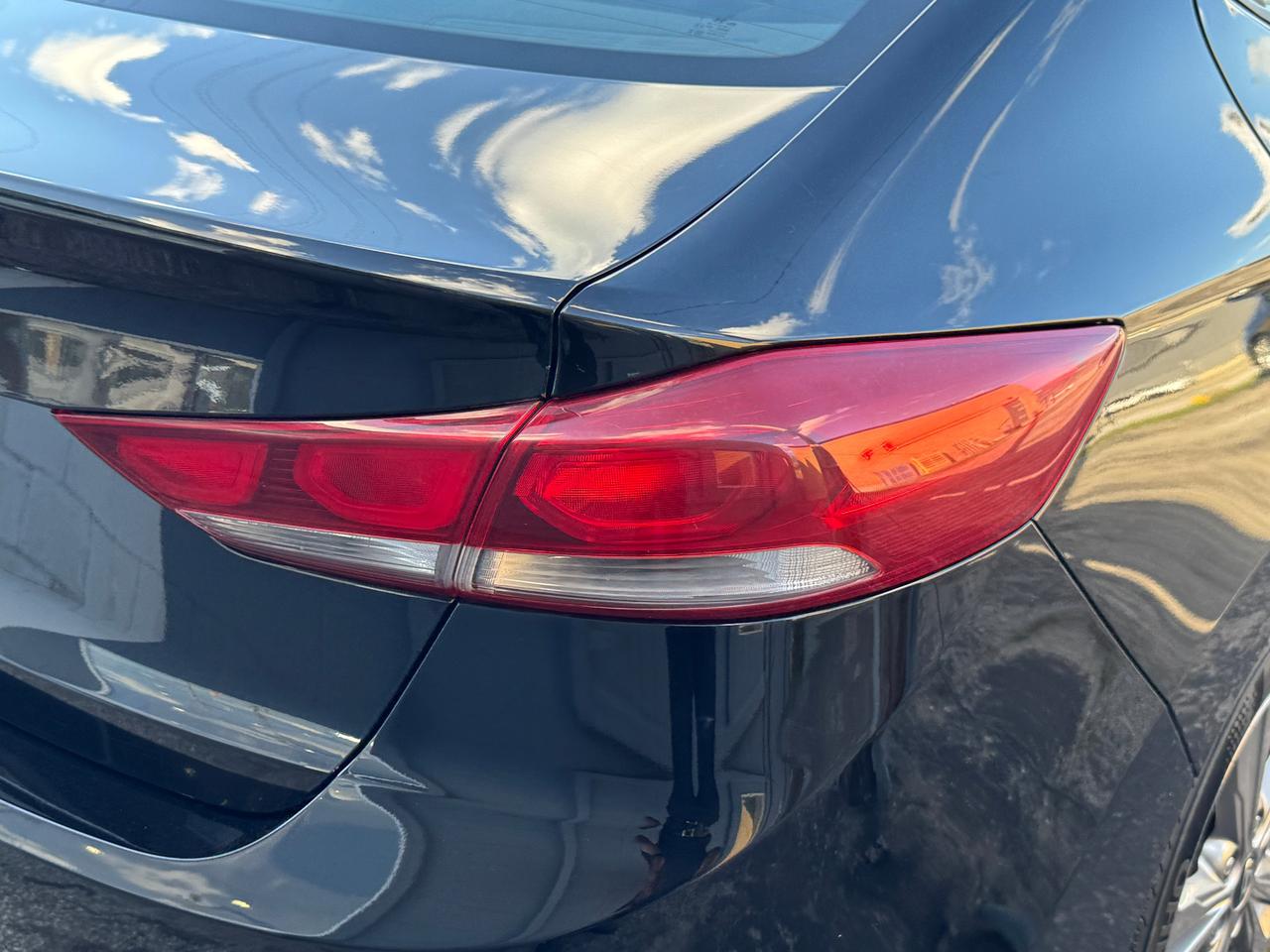 2018 Hyundai Elantra GL+New Tires+ACCIDENT FREE+ApplePlay Photo