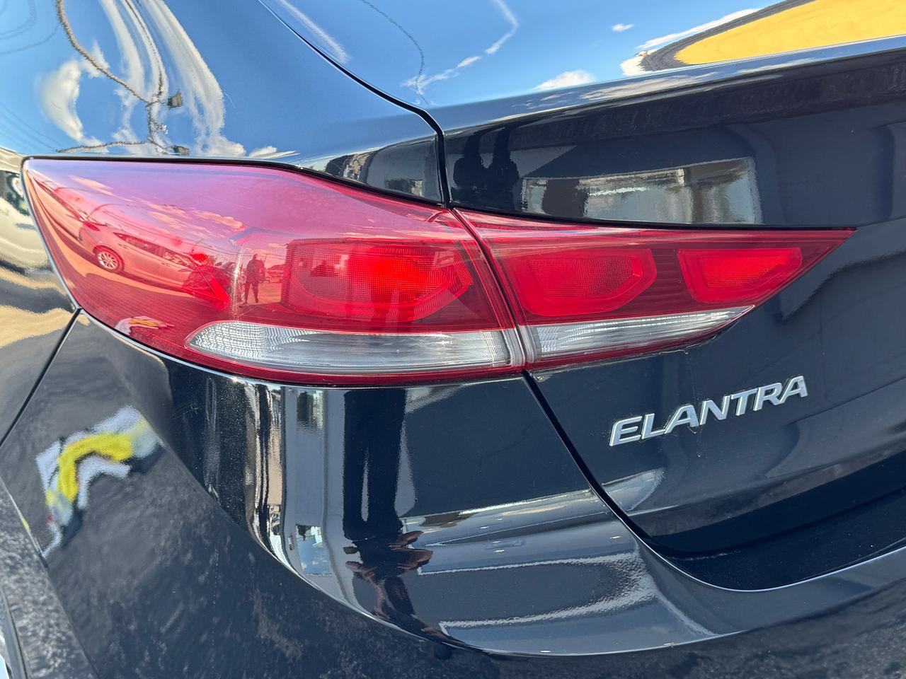 2018 Hyundai Elantra GL+New Tires+ACCIDENT FREE+ApplePlay Photo