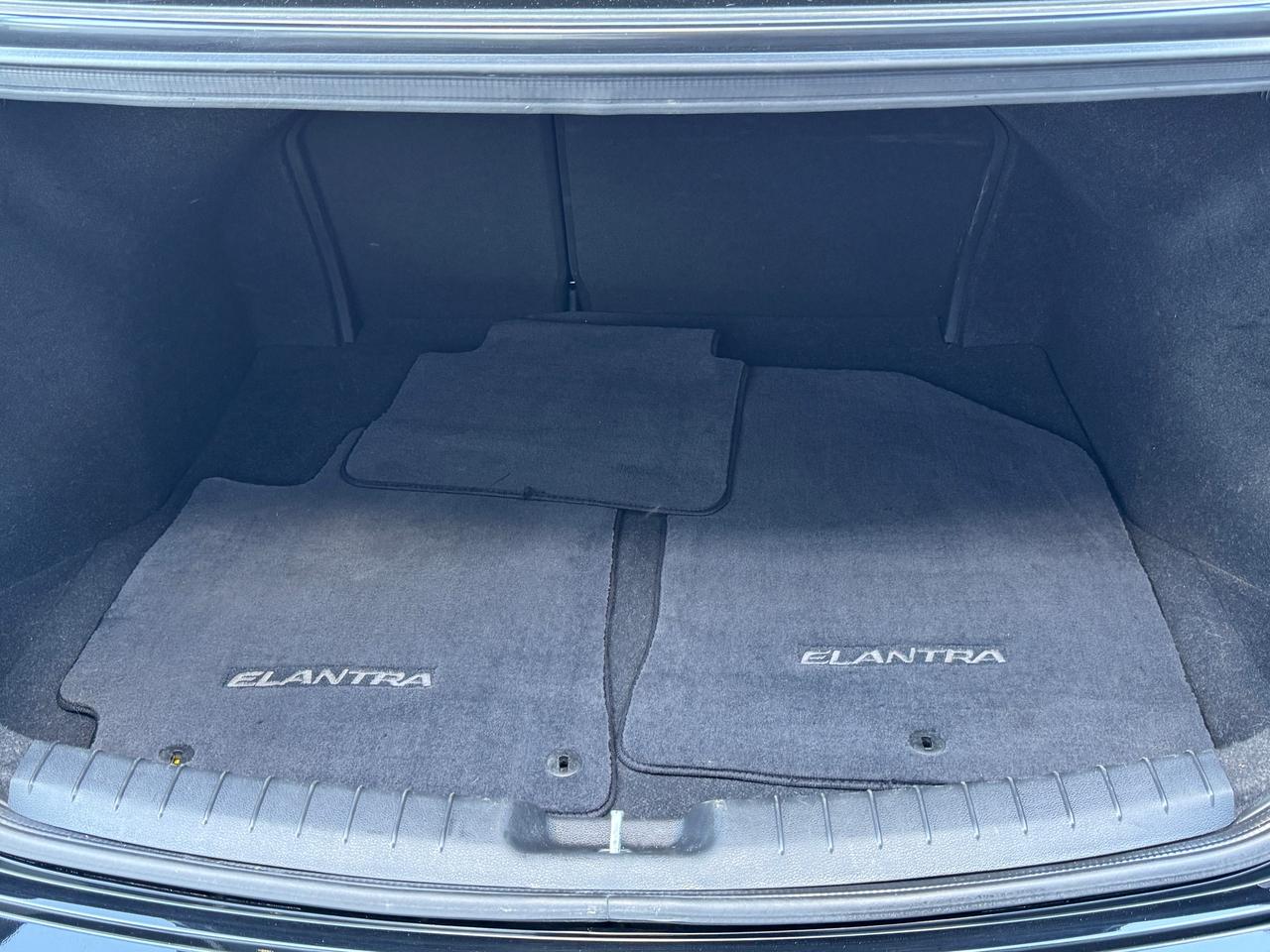 2018 Hyundai Elantra GL+New Tires+ACCIDENT FREE+ApplePlay Photo