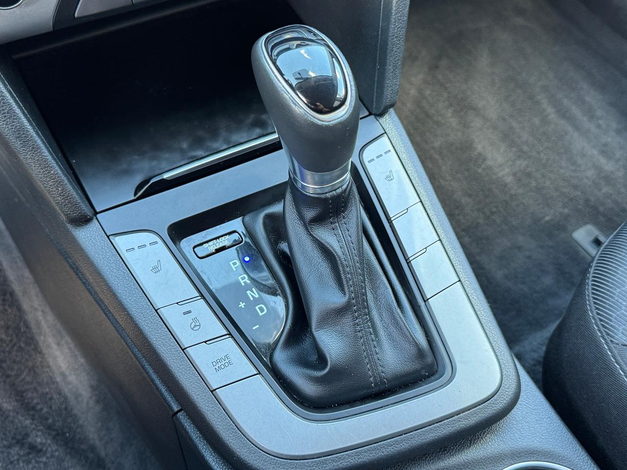 2018 Hyundai Elantra GL+New Tires+ACCIDENT FREE+ApplePlay Photo