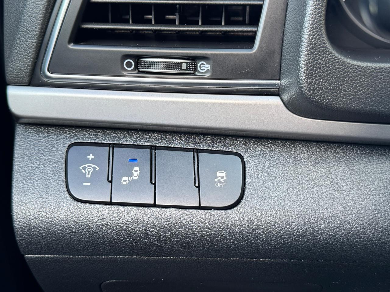 2018 Hyundai Elantra GL+New Tires+ACCIDENT FREE+ApplePlay Photo