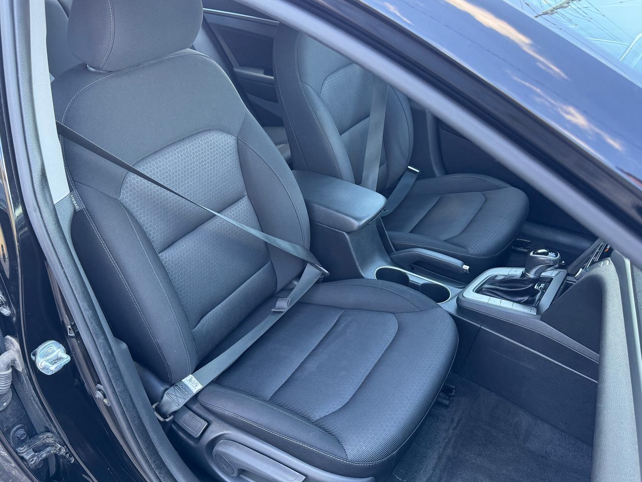 2018 Hyundai Elantra GL+New Tires+ACCIDENT FREE+ApplePlay Photo