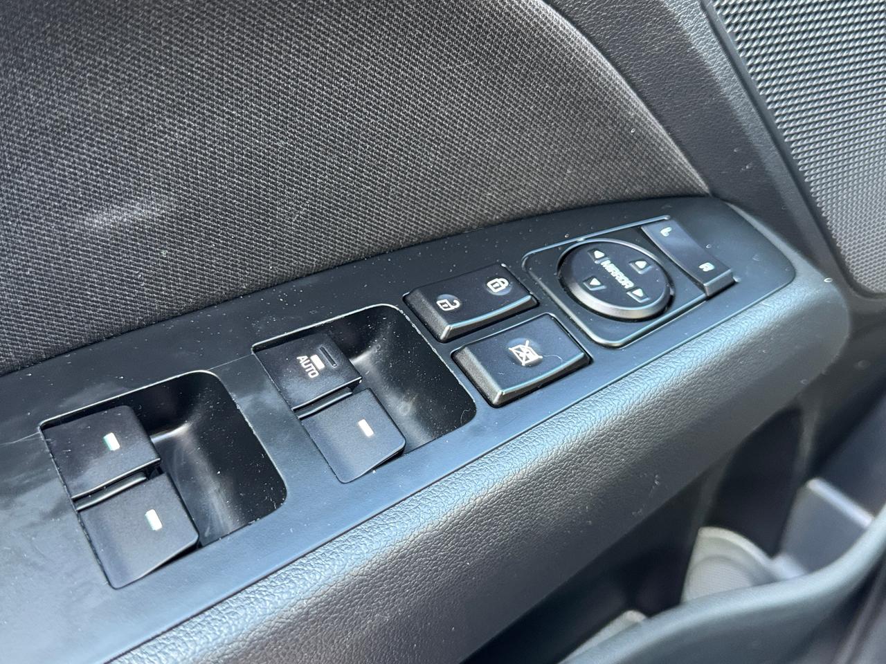 2018 Hyundai Elantra GL+New Tires+ACCIDENT FREE+ApplePlay Photo